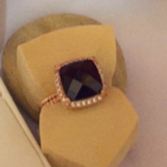 Size 8 garnet ring - Picture 2 of 3